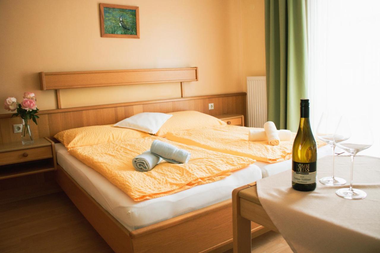 Weingut & Gaestehaus Dombi Weiss Podersdorf am See Zewnętrze zdjęcie